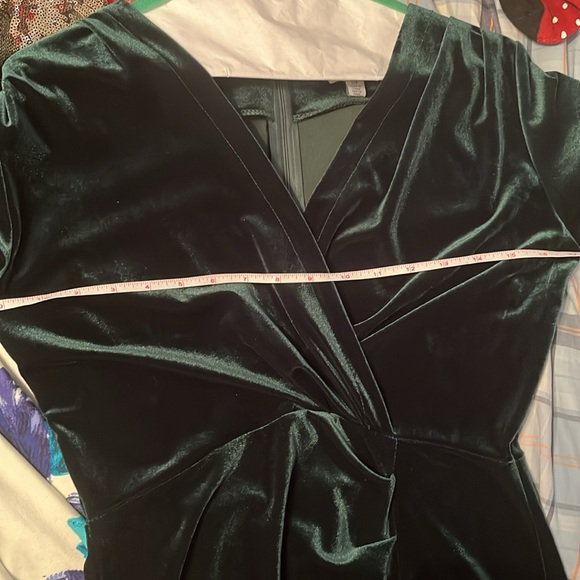 Formal Green Velvet Dress - Picture 7 of 7